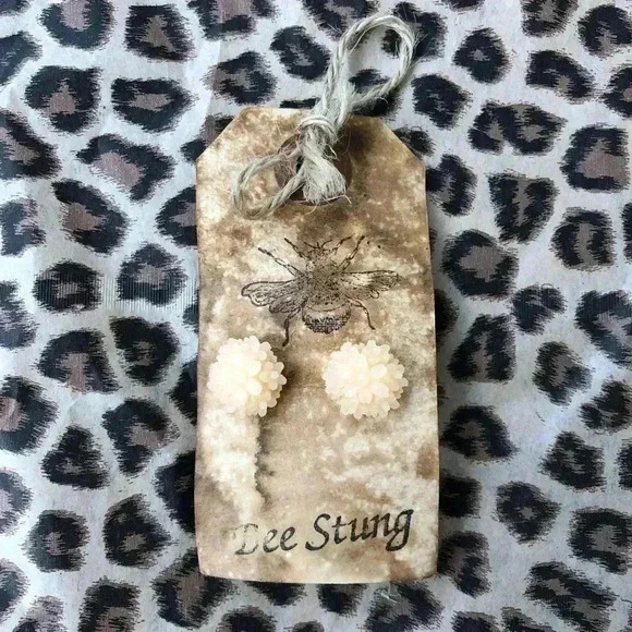 Handmade Neutral Flower Earrings - Picture 1 of 2